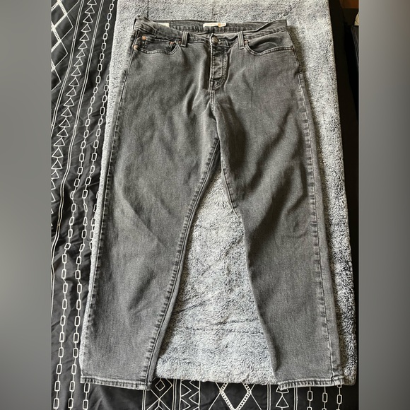 Levi's Women's Black Straight Jeans - Picture 7 of 7